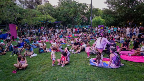 Con salidas al aire libre, mucha música y propuestas para toda la familia, el verano se disfruta en la Ciudad más linda del mundo