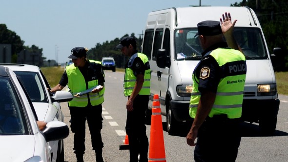Un subcomisario de la Policía Federal dio positivo de alcoholemia mientras manejaba un móvil oficial en Campana