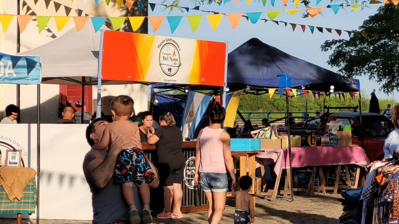 Mercado Raíz brilló en el Puerto de Baradero y se prepara para su última edición de enero