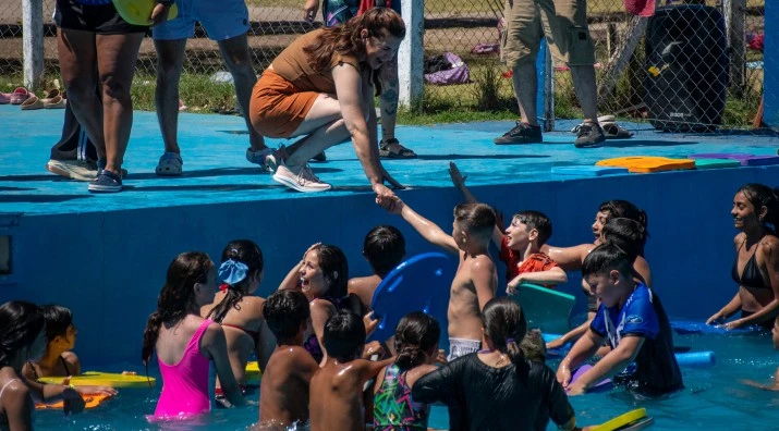 Mariel Fernández recorrió las Colonias Municipales de Verano en Moreno: actividades gratuitas en seis sedes