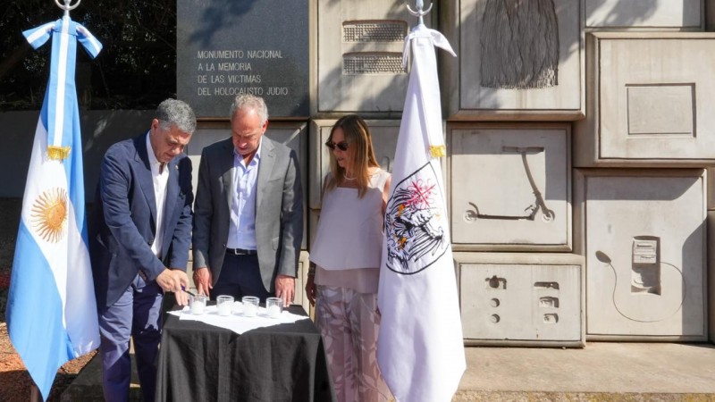 Homenaje de la Ciudad a las víctimas del Holocausto en la Plaza de la Shoá