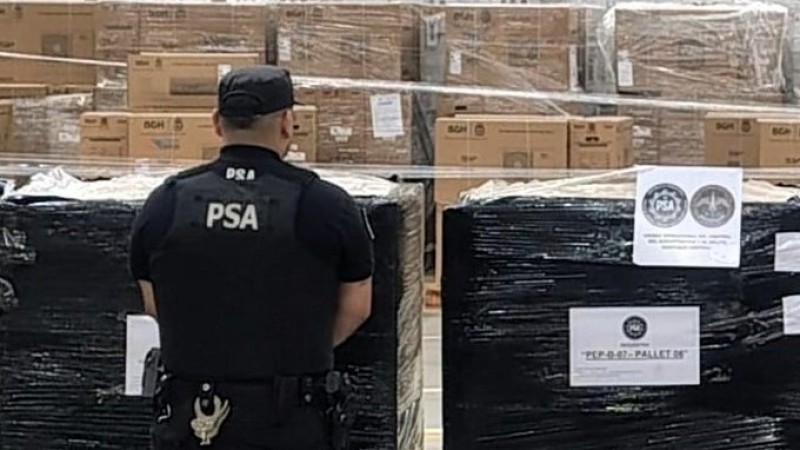 Recuperaron 1.800 notebooks del programa Conectar Igualdad tras allanamientos en Hurlingham