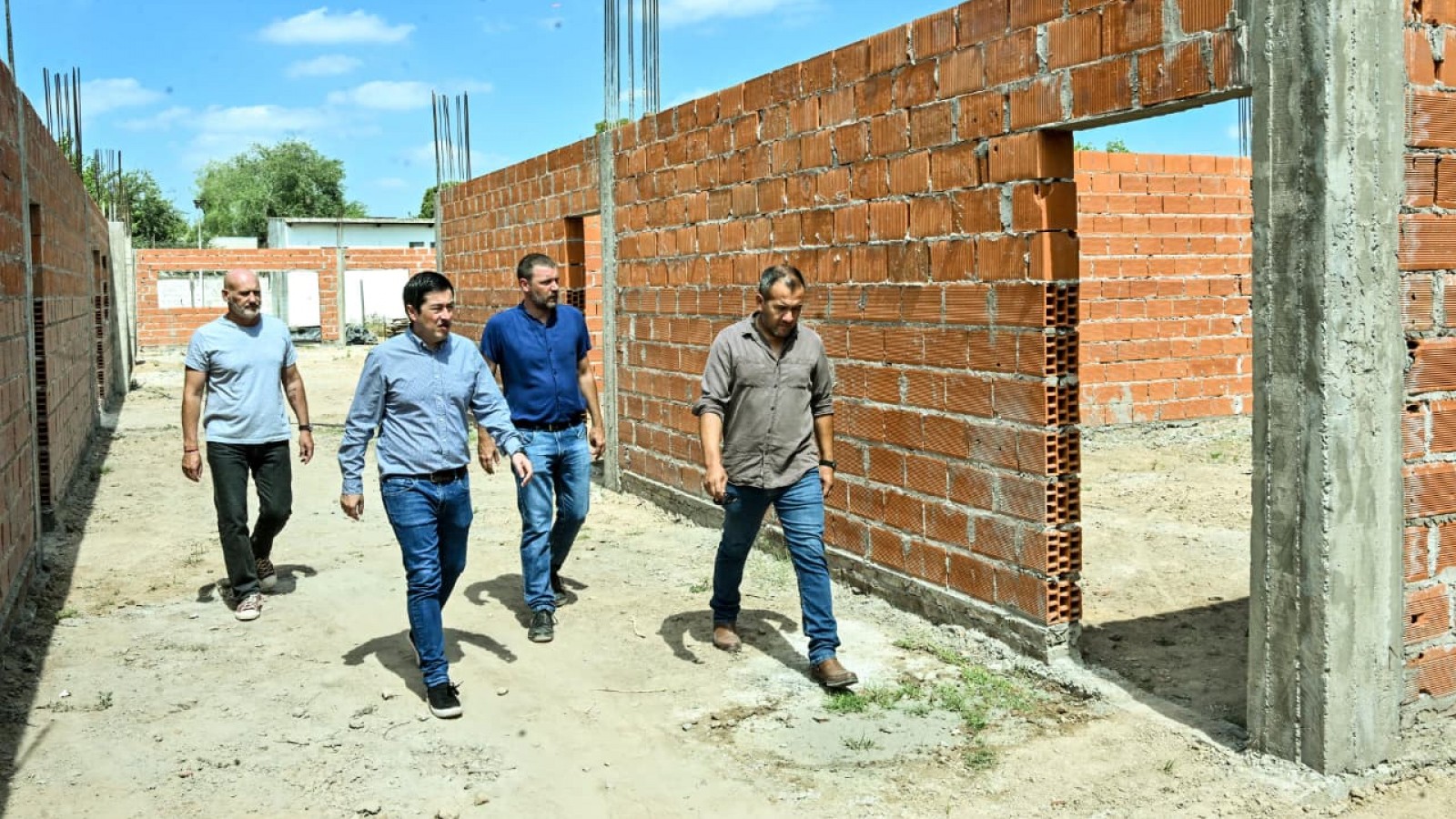 Nardini visitó la obra del nuevo edificio de la EES Nº2 de Grand Bourg