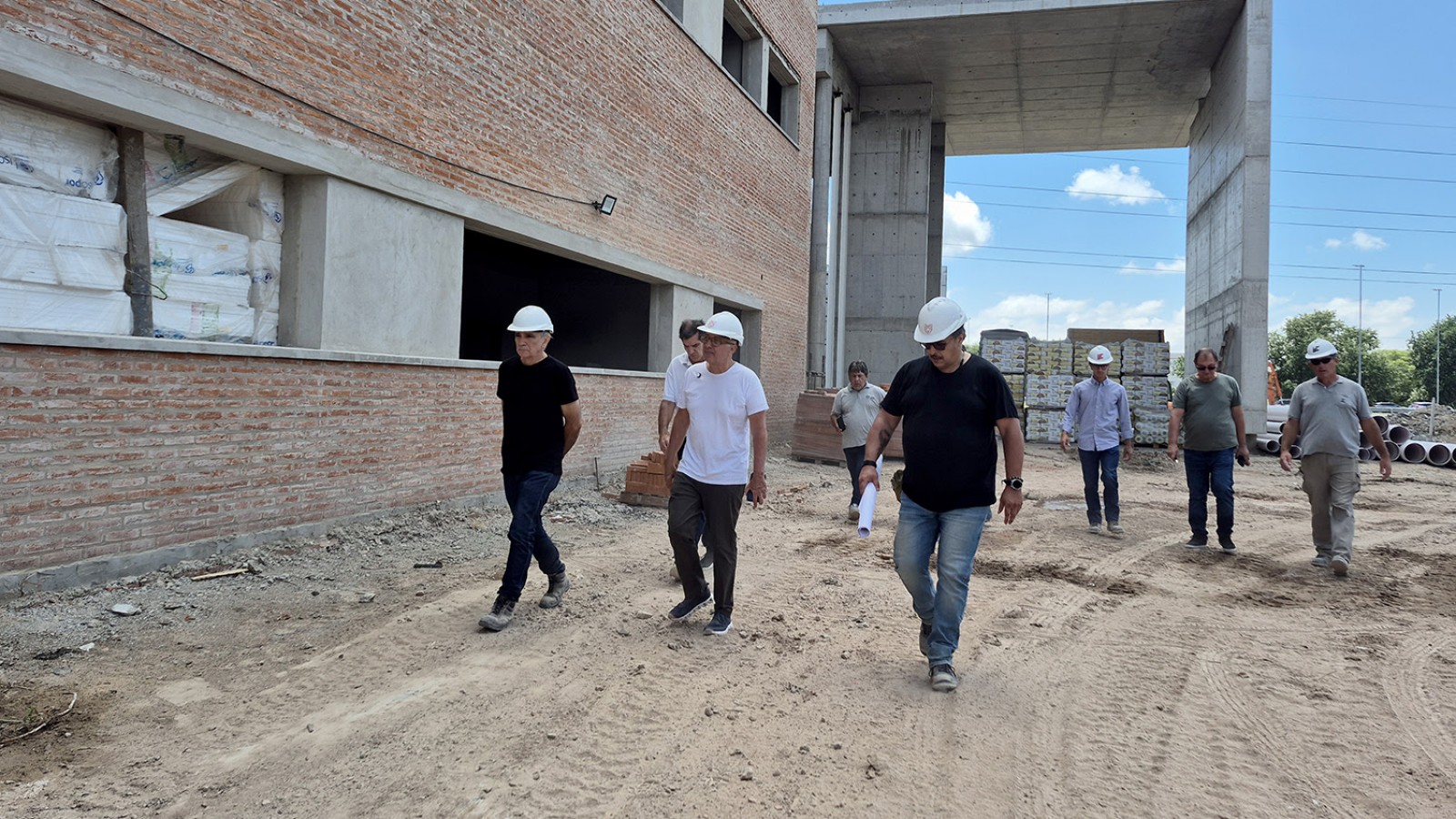 Julio Zamora recorrió los avances en el Hospital de Alta Complejidad para Adultos del Municipio de Tigre