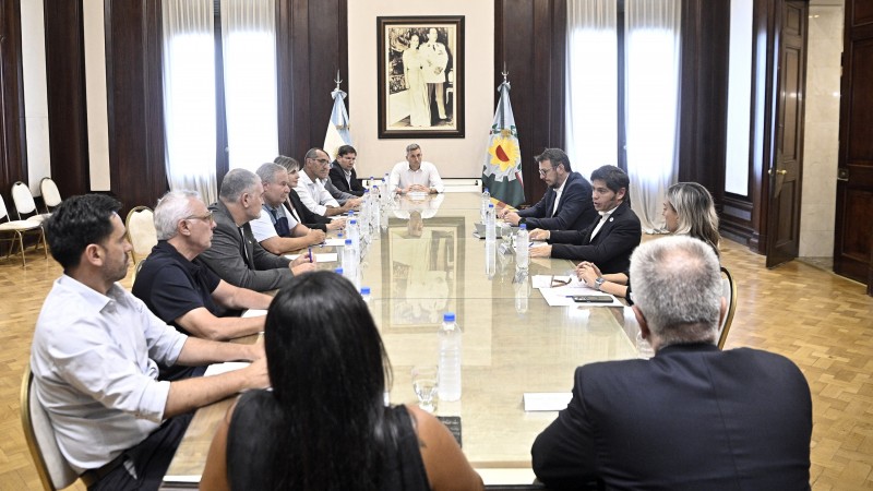 Kicillof y Cuattromo firmaron convenios con municipios para la compra de equipamiento