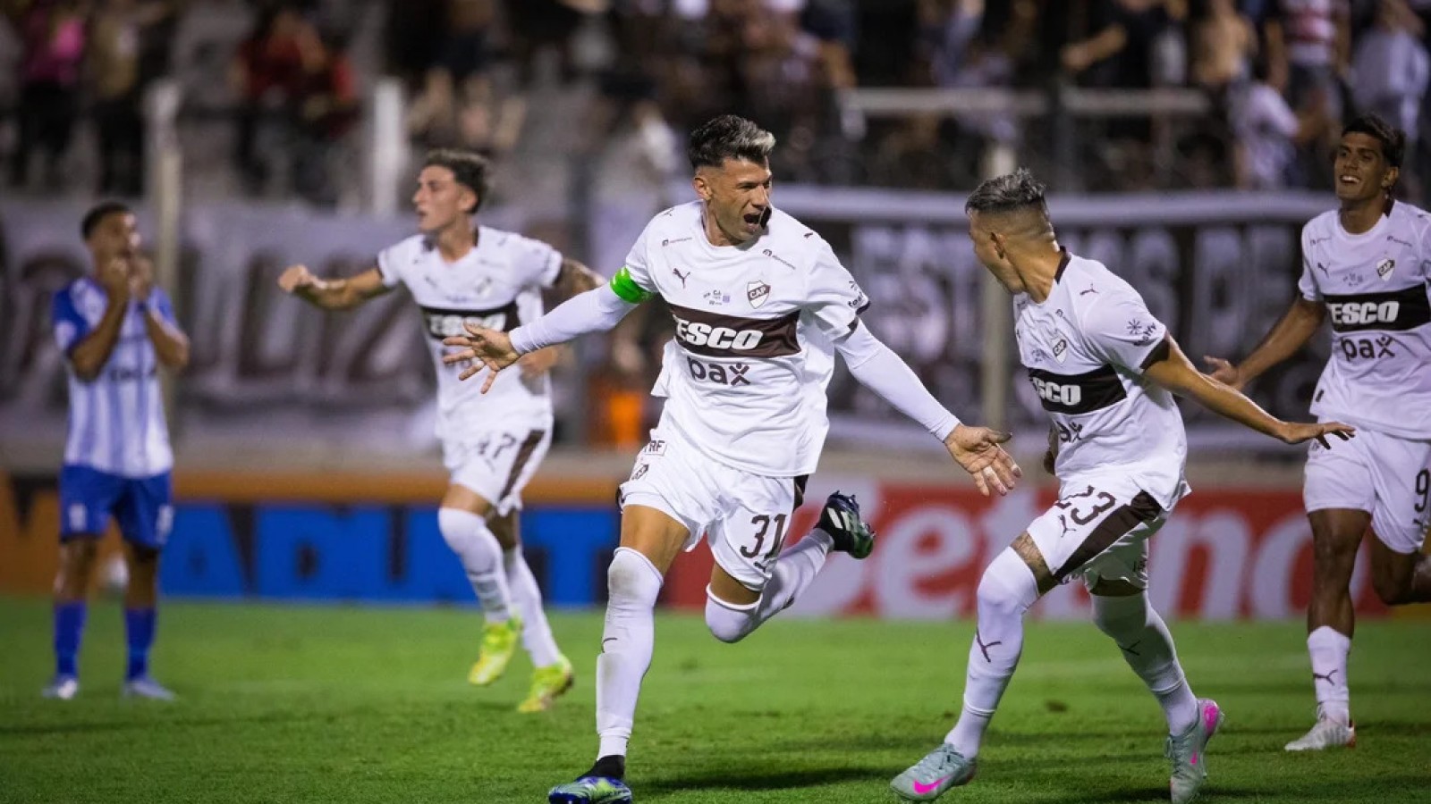 Platense lo ganó sobre la hora ante Argentino de Monte Maíz y avanzó en la Copa Argentina