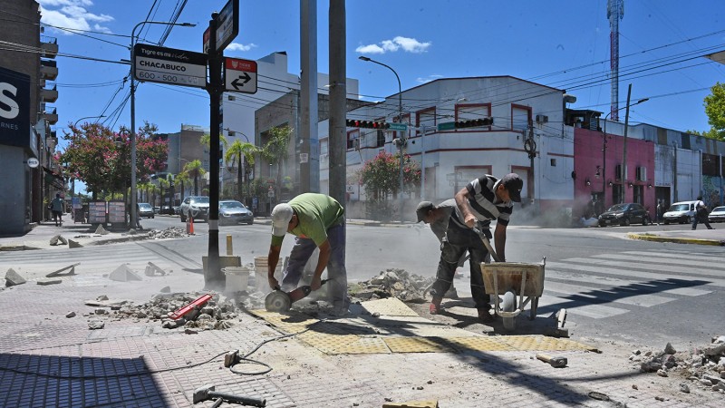 Para una mejor circulación de peatones, se extienden las obras de veredas en Tigre centro