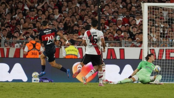 Tigre goleó a River en el Monumental y es líder del Apertura: histórico 4-1 del Matador