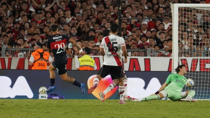 Tigre goleó a River en el Monumental y es líder del Apertura: histórico 4-1 del Matador