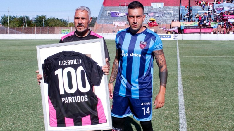 Atlético Escobar reconoció a "Machi" Cerrillo por sus 100 partidos en el club