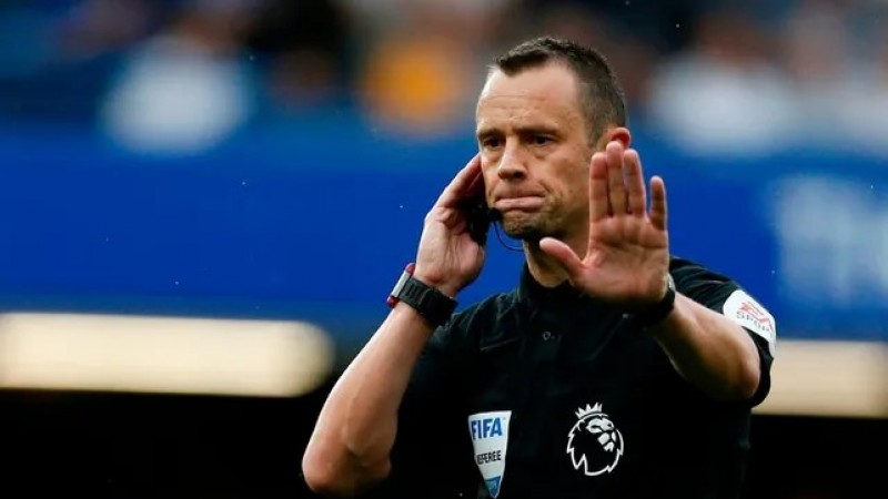 Cómo las decisiones del VAR cambian las cuotas en el fútbol en vivo