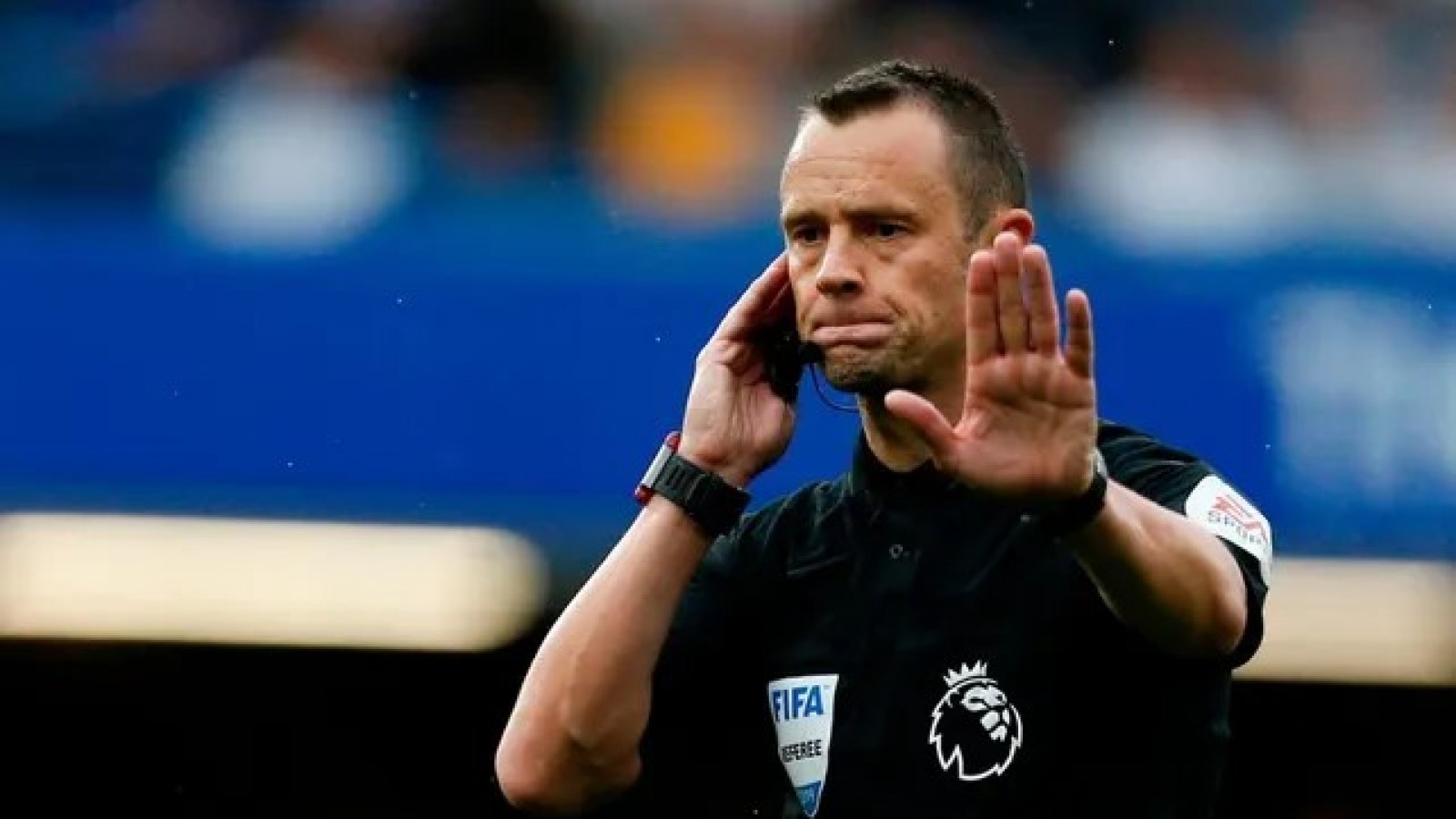 Cómo las decisiones del VAR cambian las cuotas en el fútbol en vivo