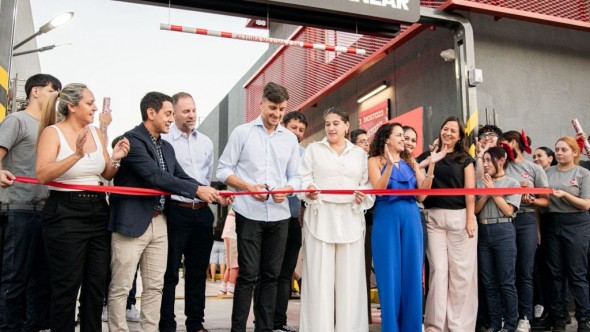 Morón impulsa empleo local con la apertura de Mostaza y la incorporación de 80 trabajadores