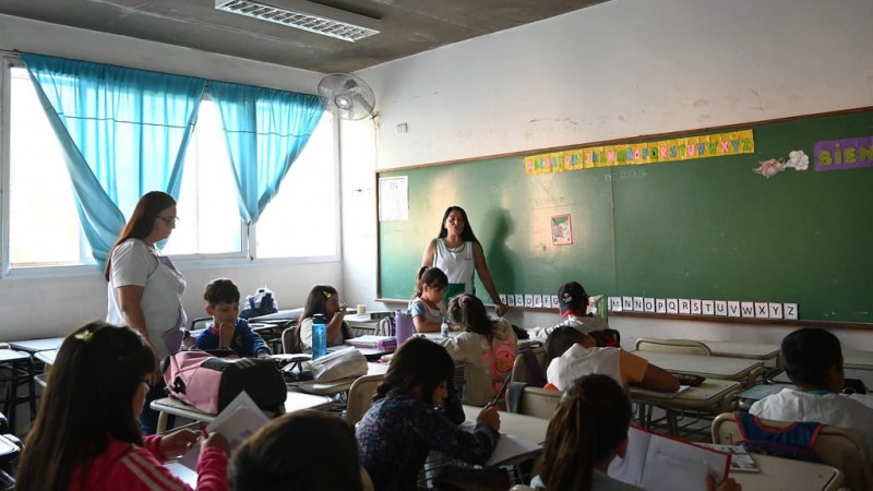 Más de un millón de estudiantes bonaerenses ya están en las aulas