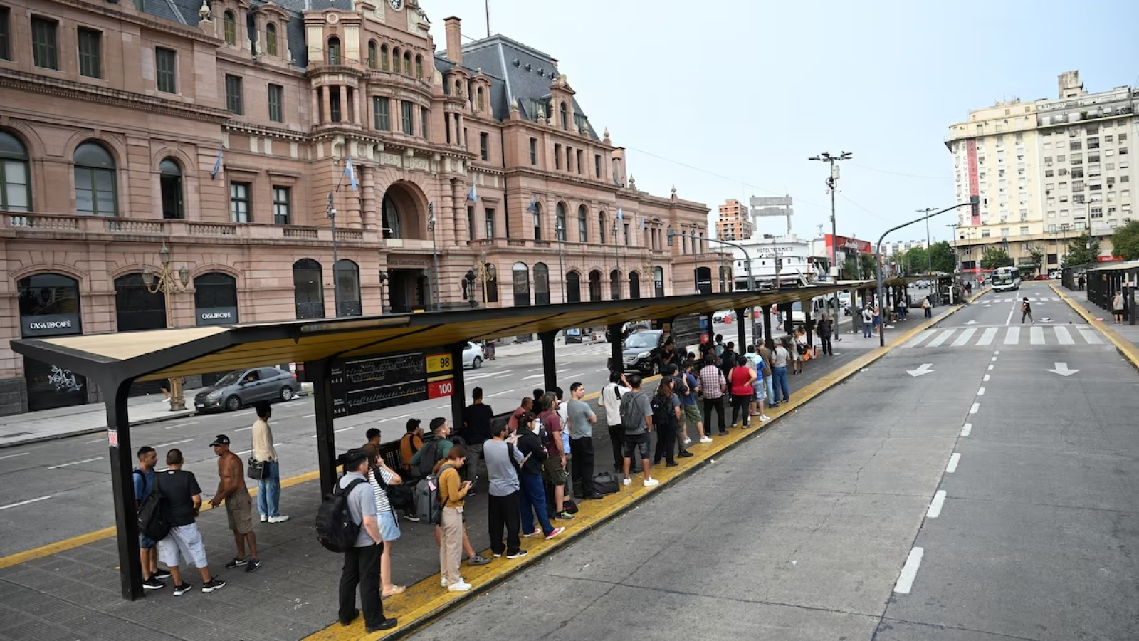 Paro general de la CGT hoy: qué servicios no funcionan y cuáles operan con normalidad