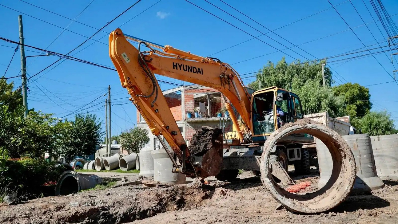 Pilar avanza con el plan hidráulico: la obra se extendió al centro de Manuel Alberti y busca prevenir inundaciones