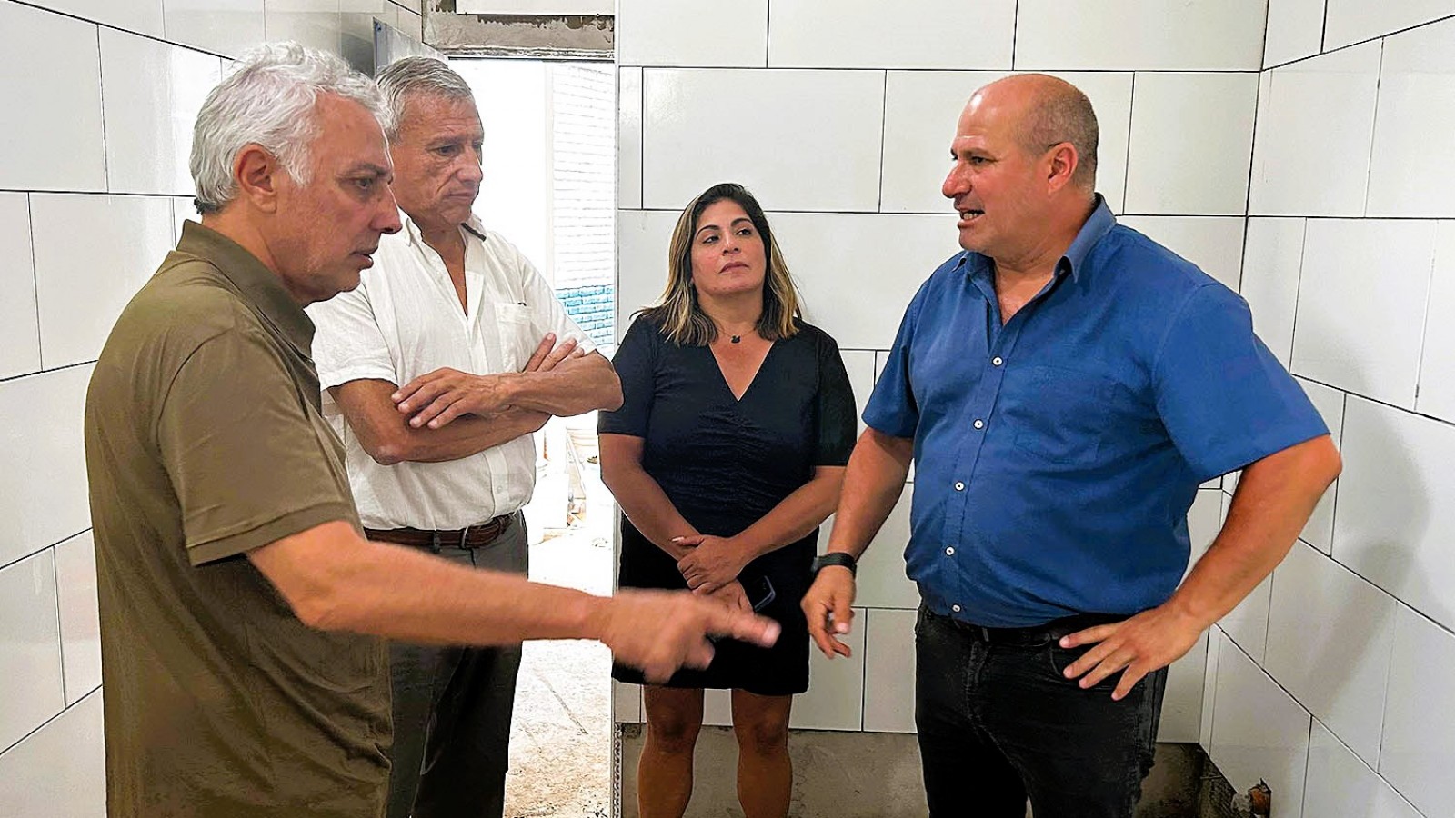 En Don Torcuato, el Municipio de Tigre avanza con la remodelación de sanitarios y trabajos de pintura en la Escuela Primaria N° 29