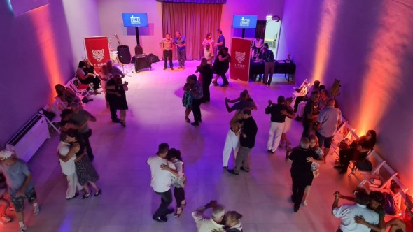 Vecinos y vecinas del Municipio de Tigre disfrutaron de la "Noches de Jazz & Blues" en el HCD