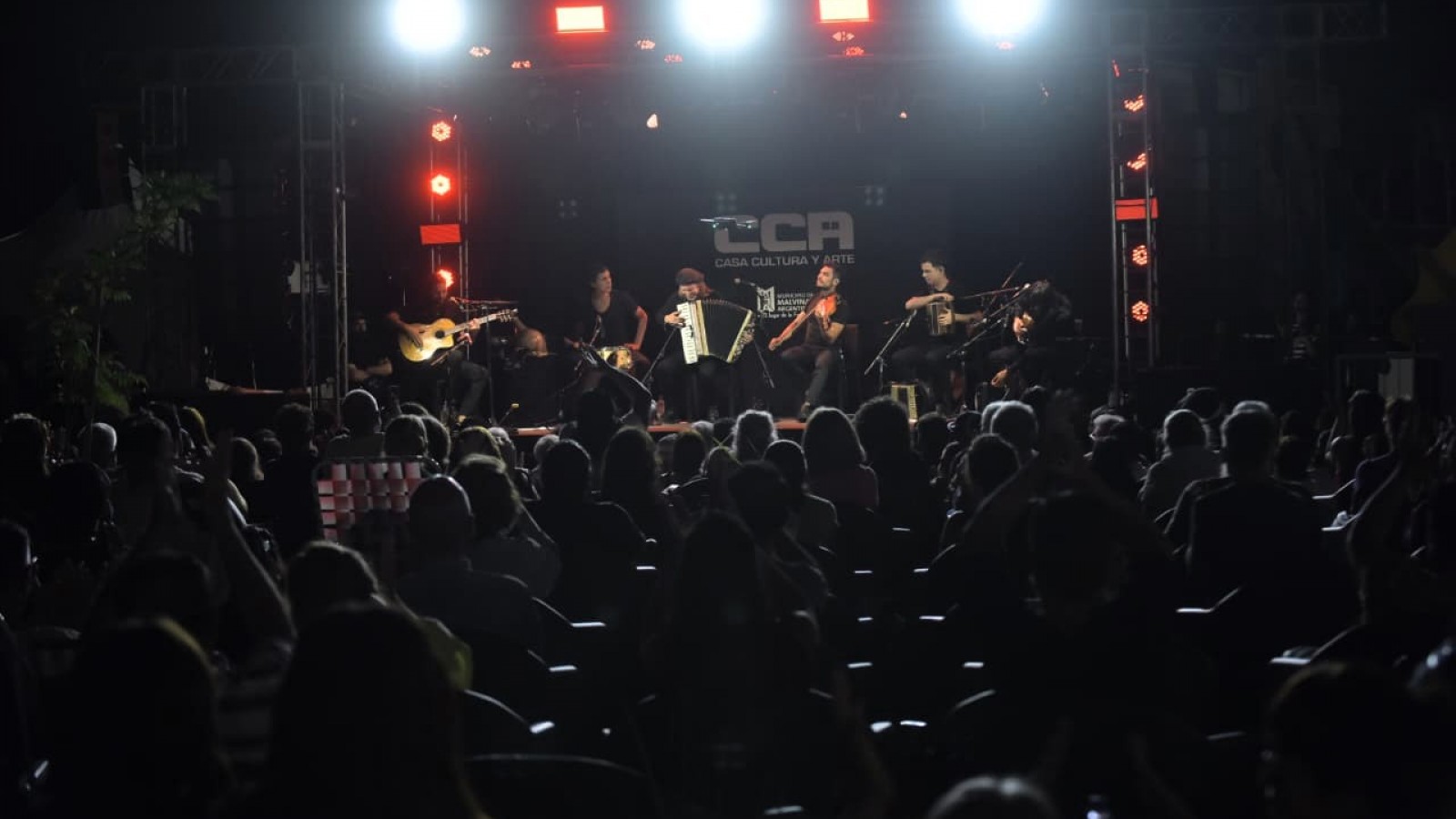 "Casa Abierta" en la CCA cerró el verano con tres noches de música y encuentro en Malvinas Argentinas