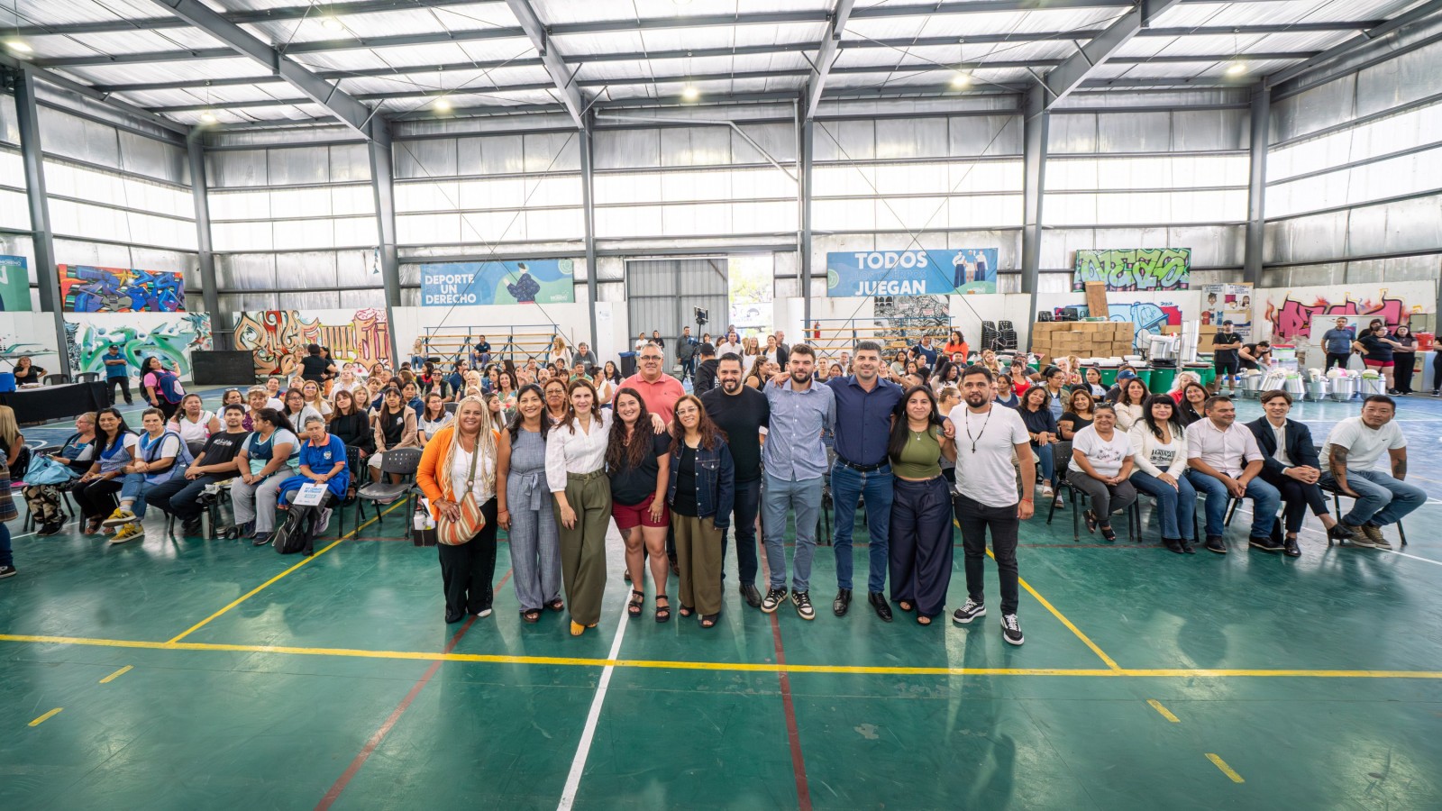 Mariel Fernández entregó kits de cocina a los comedores escolares