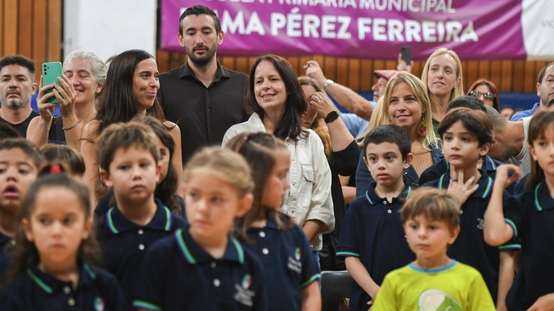 Soledad Martínez acompañó el inicio de clases en la escuela Emma Pérez Ferreira de Vicente López