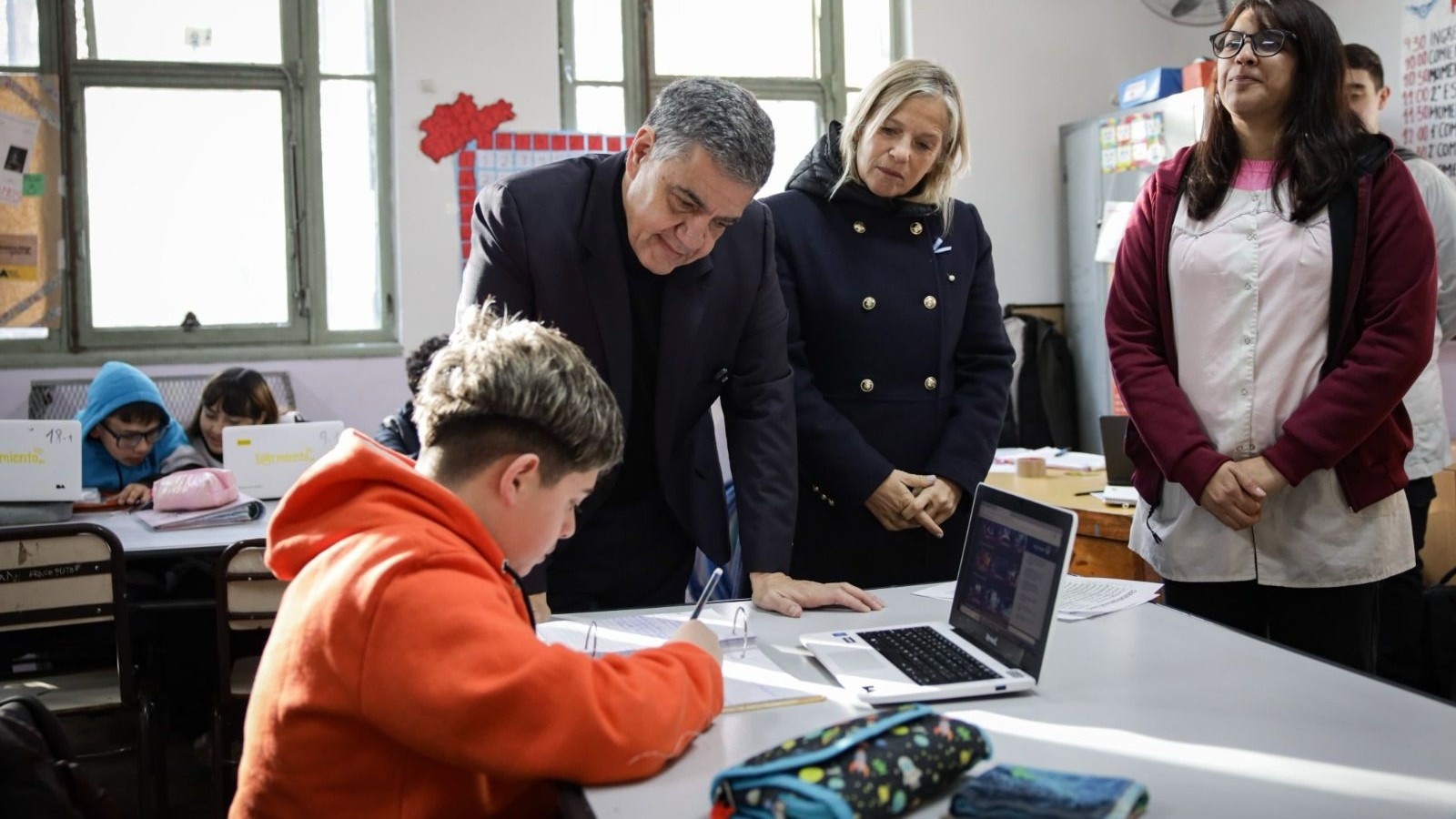 La Ciudad prohíbe el uso de celulares durante clases en la escuela secundaria