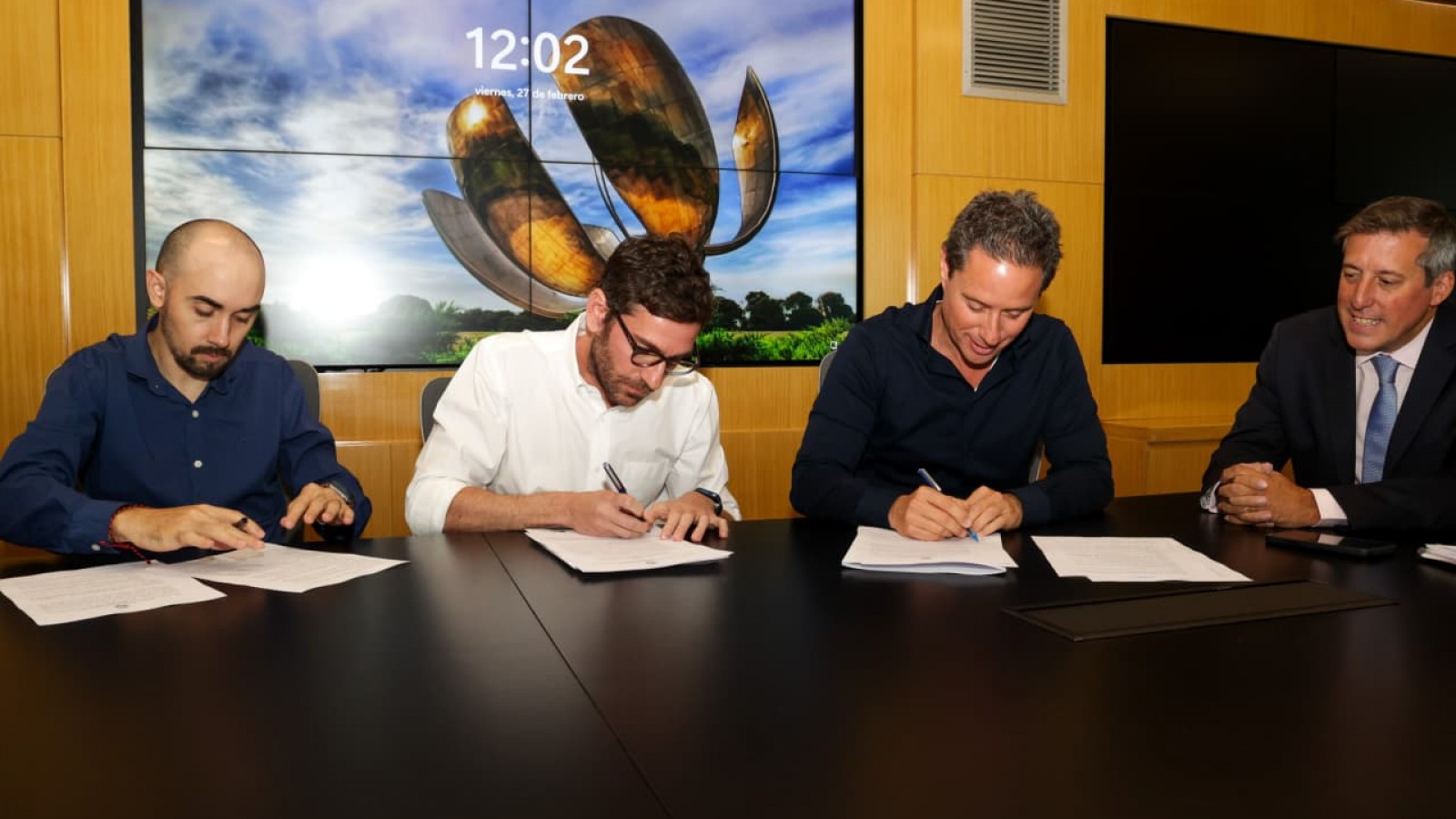 La Ciudad firmó un Convenio con PedidosYa y Rappi para mejorar la seguridad vial y las condiciones de los repartidores