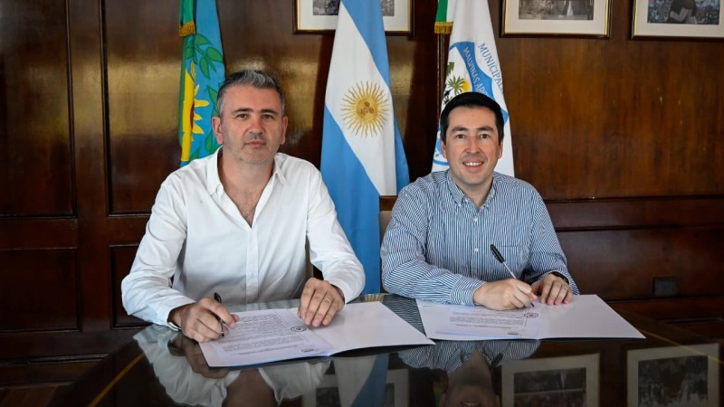 Leo Nardini firmó un convenio de cooperación con La Falda, Córdoba, para impulsar proyectos conjuntos entre municipios