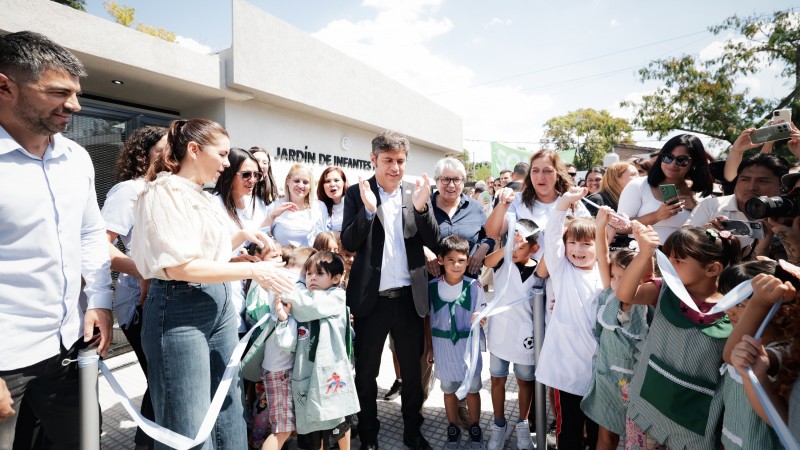 Kicillof: "Reactivamos las obras paralizadas por el Gobierno nacional para llevar mejor educación pública a los pibes y pibas"