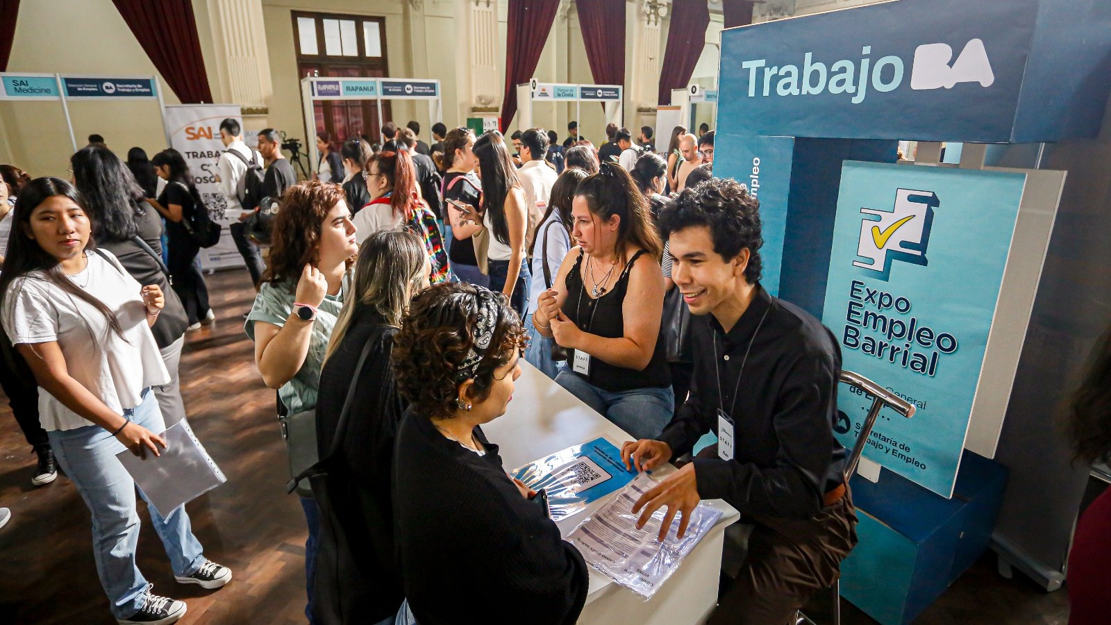 Más de 1300 personas participaron de la primera edición del año de Expo Empleo Barrial en Caballito, con más de 400 ofertas laborales