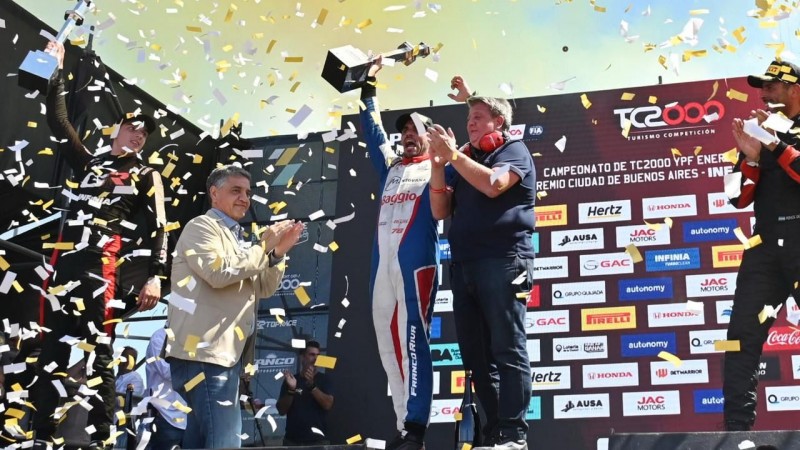 Más de 70 mil personas vivieron la fiesta del circuito callejero de TC2000: Franco Riva ganó en el sur de la Ciudad