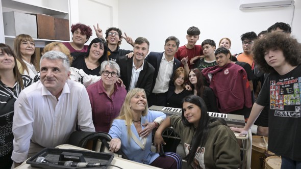 Kicillof entregó 430 escrituras gratuitas a familias de Morón