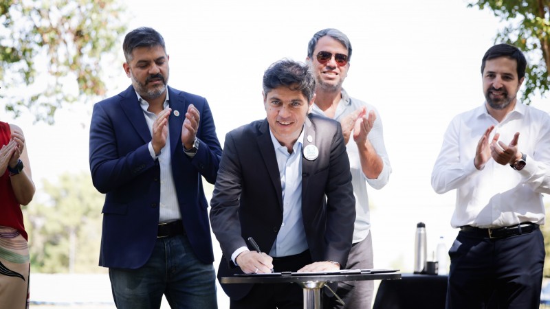 Kicillof inauguró la nueva red de distribución de agua potable en la Isla Martín García