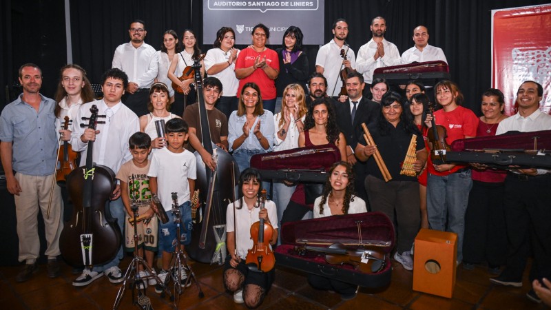 Con motivo de promover la cultura, el Municipio de Tigre formalizó la entrega de instrumentos musicales a sus Orquestas Infanto Juveniles