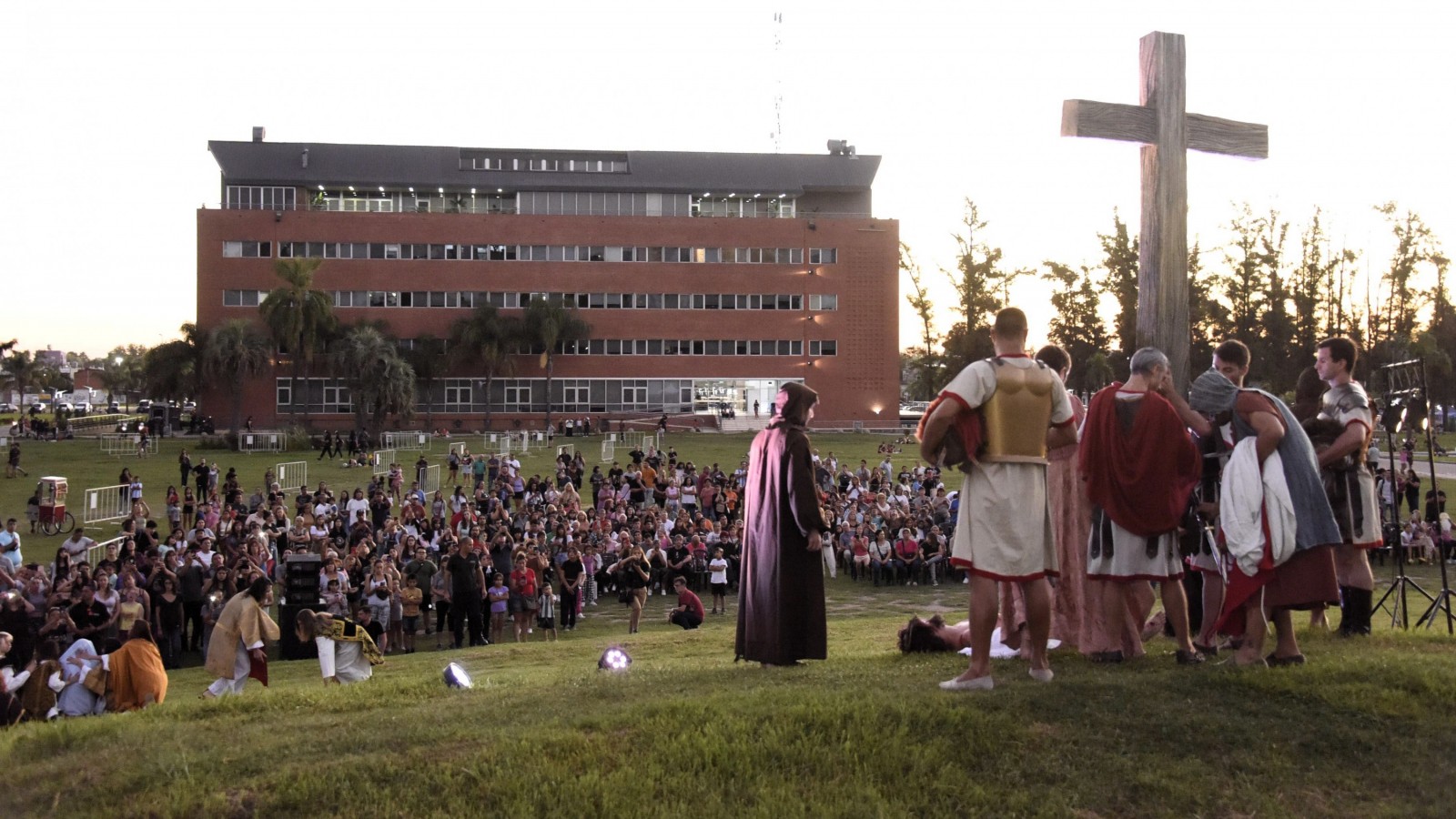 Malvinas Argentinas inicia Semana Santa con el tradicional Vía Crucis Viviente