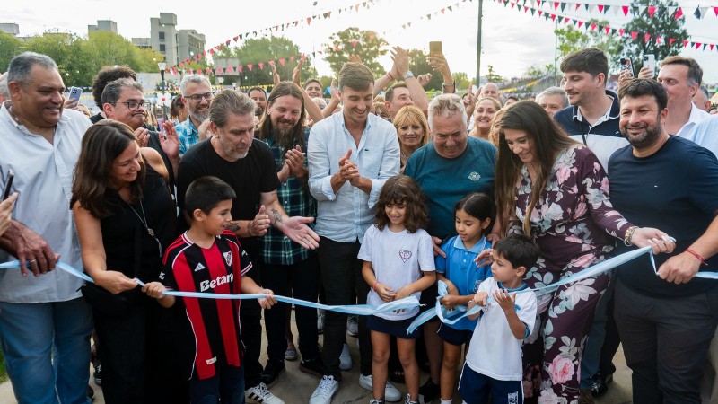 Lucas Ghi inauguró la nueva plaza Viejo Urbano en el centro de Morón
