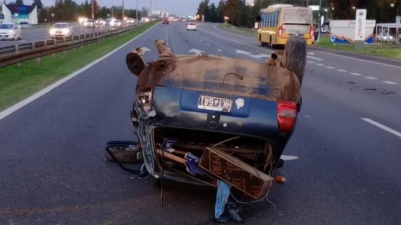 Tragedia en Panamericana: un joven murió tras volcar con su auto a la altura de Pilar