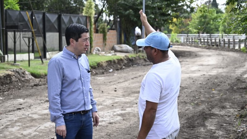 Nardini recorrió el avance de obra de pavimentación de la calle Estado de Israel