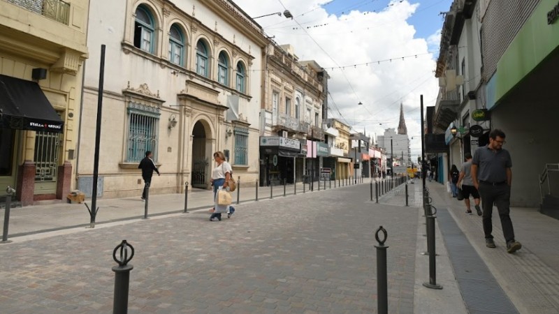 Avanza la puesta en valor de la calle San Martín en el distrito histórico de Luján