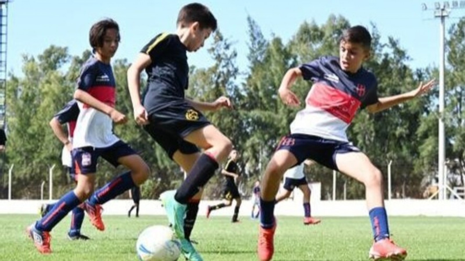 Agenda deportiva en Luján: fútbol, infantiles, femenino y AFA este fin de semana
