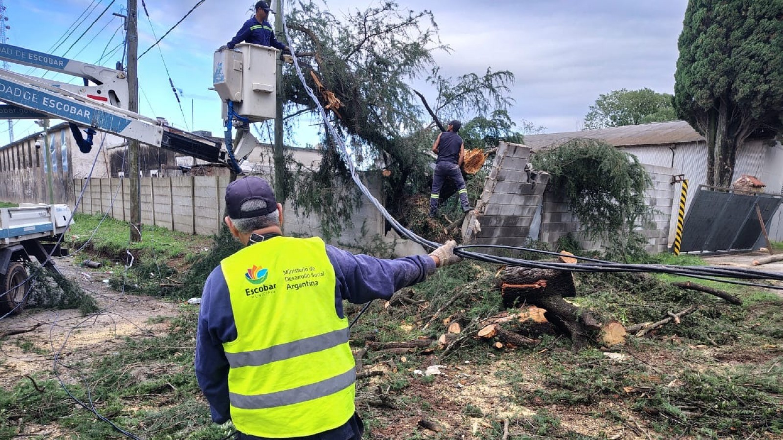 Fuerte tormenta en Escobar: ráfagas de hasta 90km/h y operativos en todo el distrito