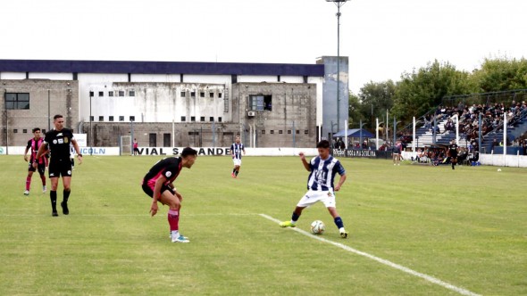 Atlético Escobar cayó 2-1 ante El Linqueño y sigue sin ganar en el Federal A