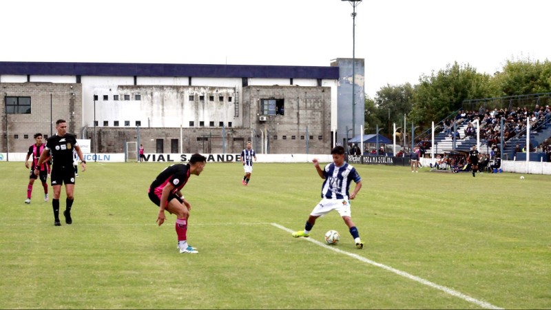 Atlético Escobar cayó 2-1 ante El Linqueño y sigue sin ganar en el Federal A