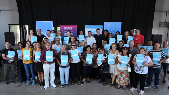 Luján entregó más de 40 escrituras a familias y avanzó en la regularización dominial