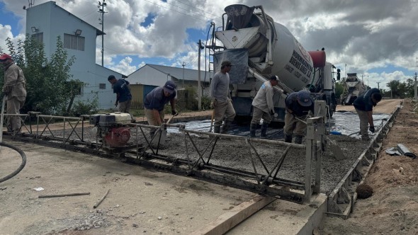 La Municipalidad de Escobar pavimenta la calle Fondo de la Legua en Loma Verde
