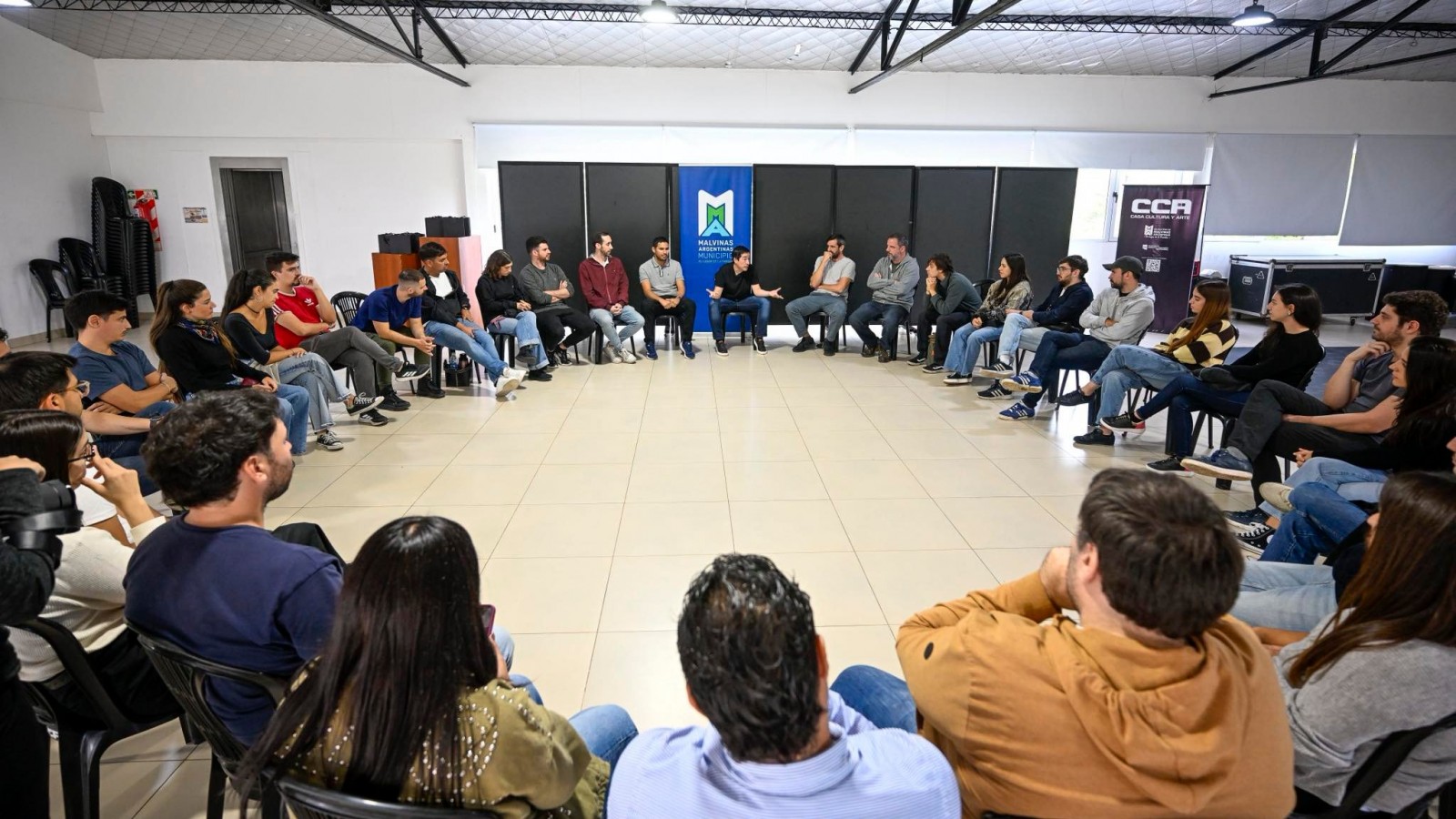 Nardini compartió una jornada con jóvenes profesionales que se especializan en liderazgo político