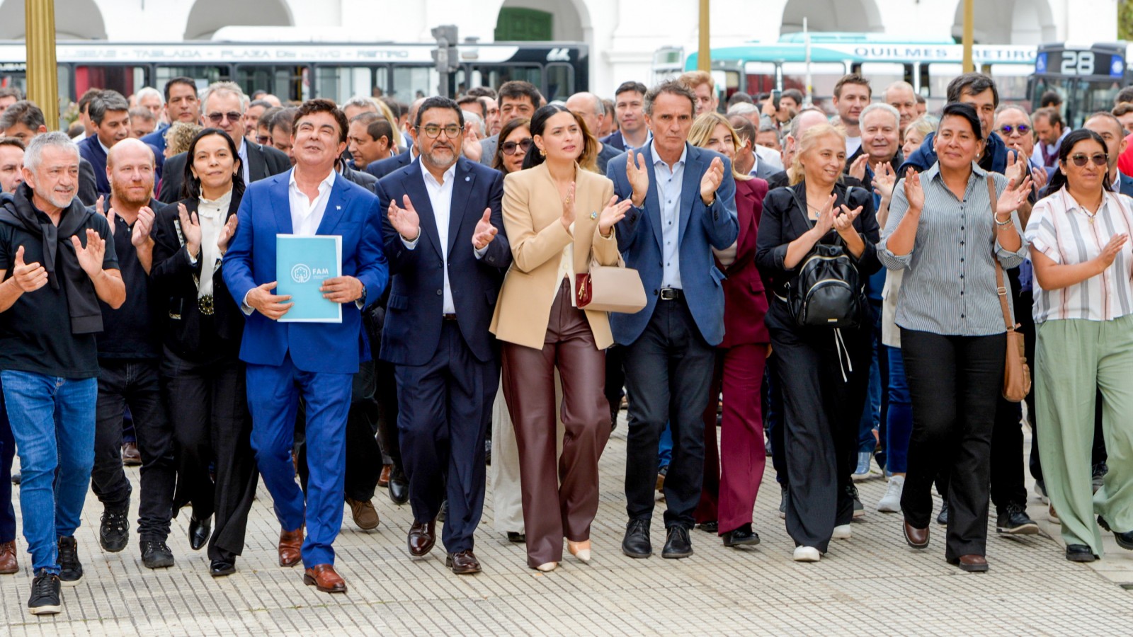 Katopodis, intendentes e intendentas del país le reclamaron a Milei que baje la nafta y haga las obras