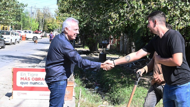 Julio Zamora anunció la construcción de 50 mil metros de veredas en Tigre durante una recorrida en General Pacheco