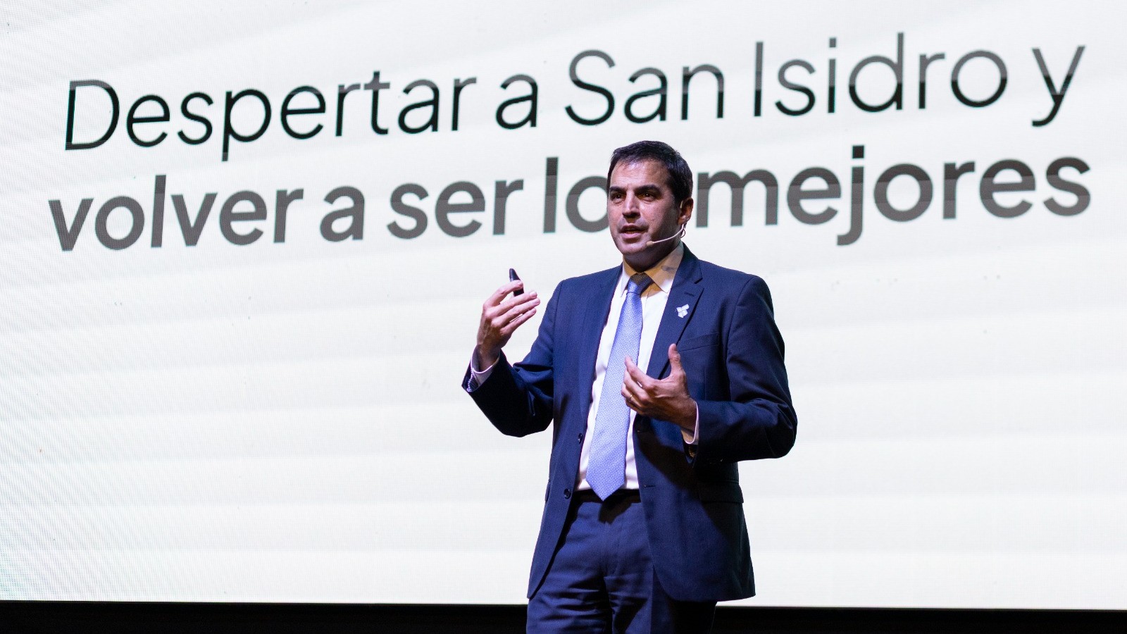 Ante más de 1.500 vecinos, Ramón Lanús presentó el plan de gestión para el 2026