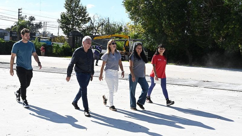 Deportes: Julio Zamora inspeccionó el avance de la construcción de nuevas canchas de tenis en el Polideportivo de General Pacheco